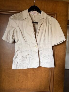 Short-Sleeve Cream Single-Button Blazer